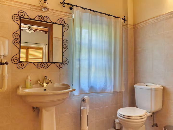 Itaalia, 3 Bedrooms Bedrooms, 9 Rooms Rooms,4 VannitoadVannitoad,Villa,Sale,1104