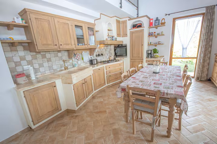 Montecurto, Itaalia, 3 Bedrooms Bedrooms, 7 Rooms Rooms,2 VannitoadVannitoad,Villa,Sale,1105