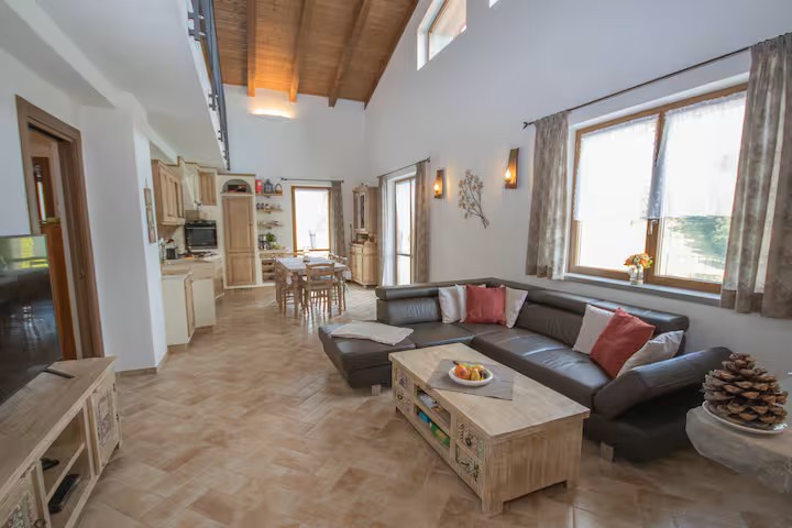 Montecurto, Itaalia, 3 Bedrooms Bedrooms, 7 Rooms Rooms,2 VannitoadVannitoad,Villa,Sale,1105