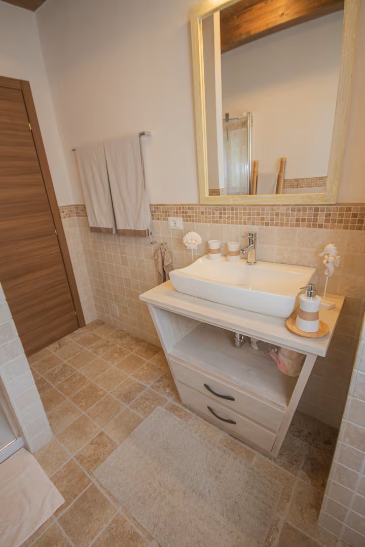 Montecurto, Itaalia, 3 Bedrooms Bedrooms, 7 Rooms Rooms,2 VannitoadVannitoad,Villa,Sale,1105