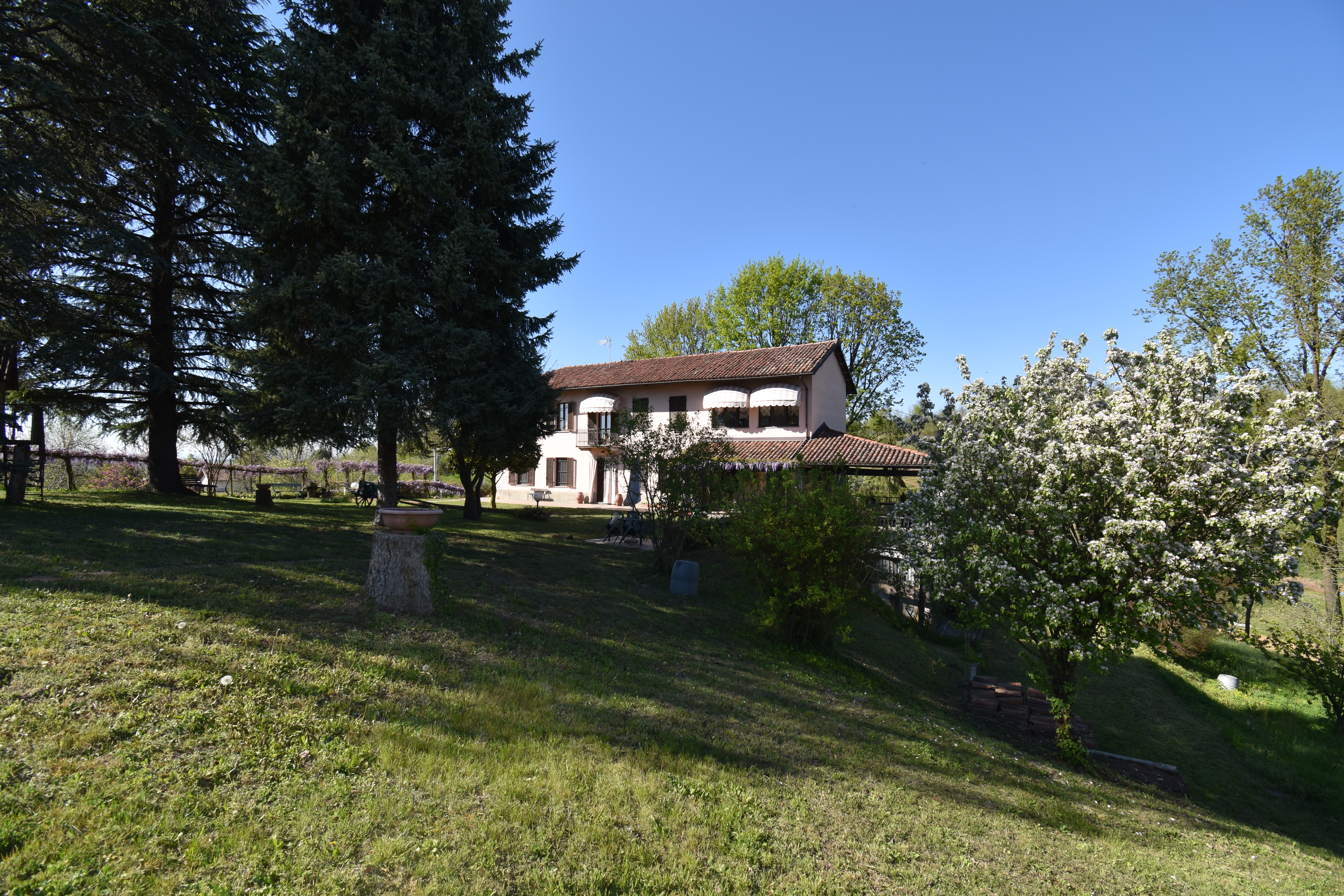 Asti, Itaalia, 5 Rooms Rooms,2 VannitoadVannitoad,Villa,Sale,1114