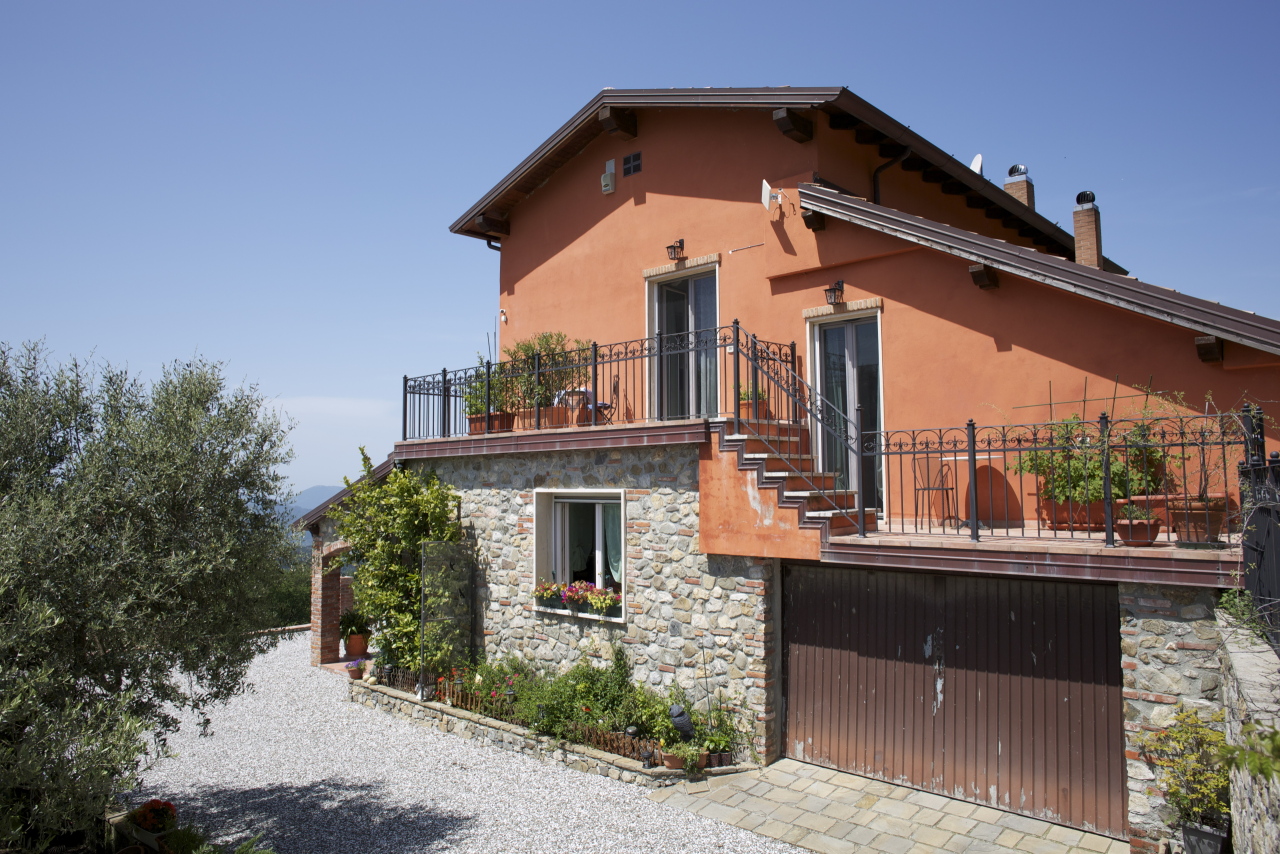 Fosdinovo, Itaalia, 4 Bedrooms Bedrooms, 6 Rooms Rooms,3 VannitoadVannitoad,Villa,Sale,1121