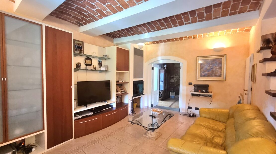 Fontanile, Itaalia, 4 Bedrooms Bedrooms, 8 Rooms Rooms,1 BathroomBathrooms,Villa,Müük,1001